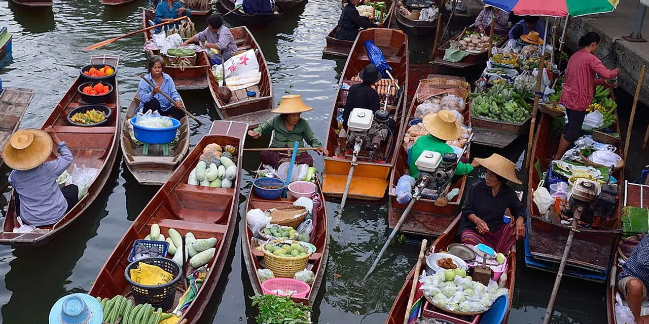 Tha Kha Floating Market: Et Glimt af Thailands Traditionelle Handel